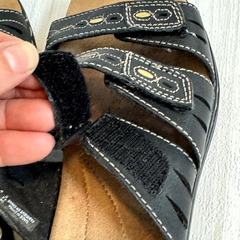 Clarks Collection Black Leather Slide Sandals Cus… - image 6